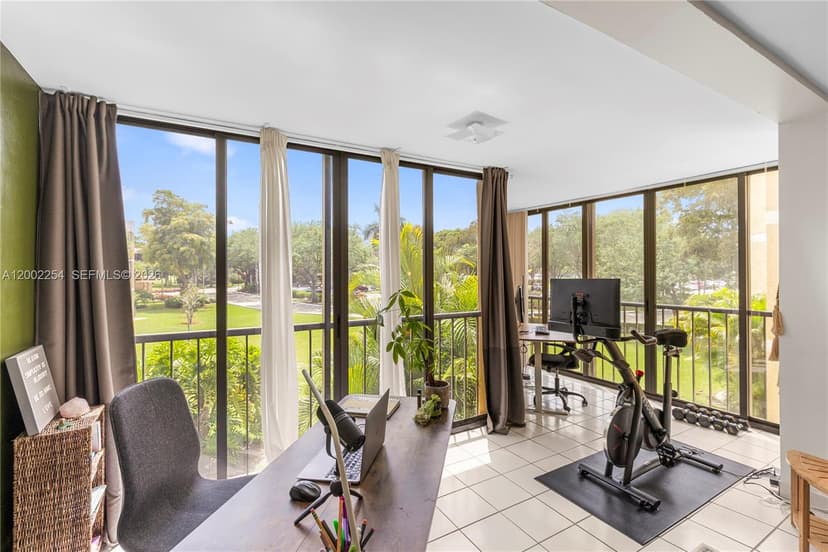 16175 Golf Club Rd # 212, Weston FL 33326