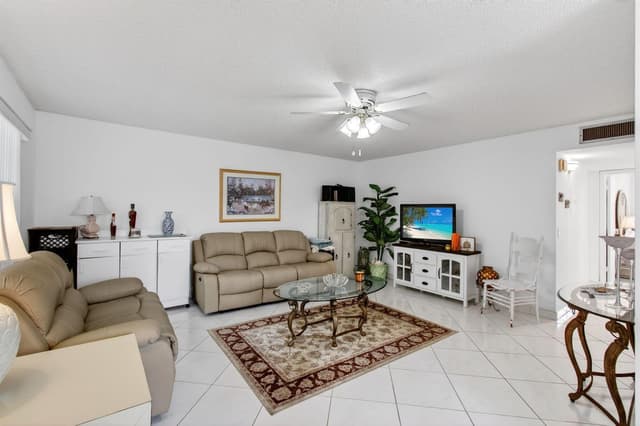 190 Piedmont D, Delray Beach FL 33484 - Delray Beach, FL - Photo 5