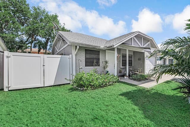 23428 Country Club Drive E, Boca Raton FL 33428 - Boca Raton, FL - Photo 4