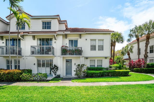 2052 Alta Meadows Lane Apt 2212, Delray Beach FL 33444 - Delray Beach, FL - Photo 2