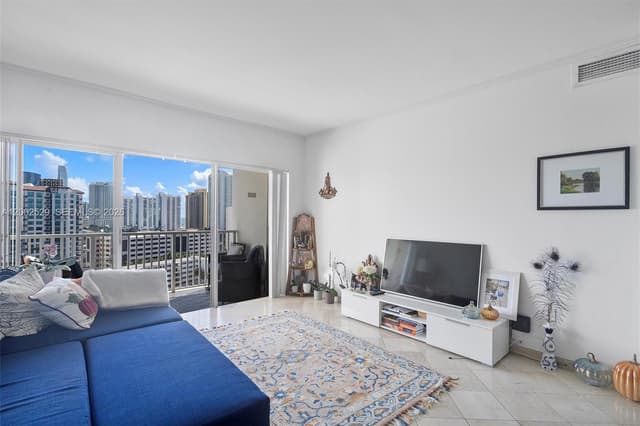 300 Bayview Dr # 1503, Sunny Isles Beach FL 33160 - Sunny Isles Beach, FL - Photo 4