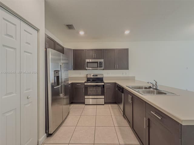 10629 W 32nd Ln, Miami Lakes FL 33018 - Miami Lakes, FL - Photo 2