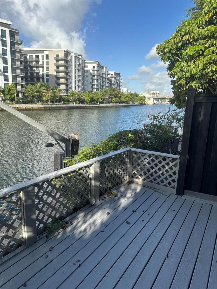 1000 NW N River Drive # 16, Miami FL 33136