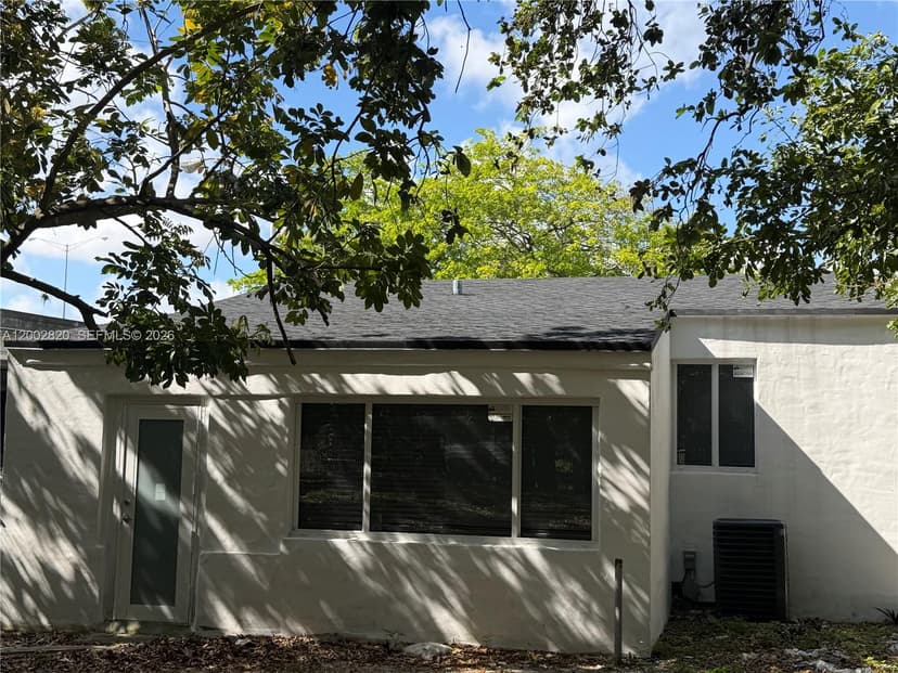 598 NW 53rd St, Miami FL 33127