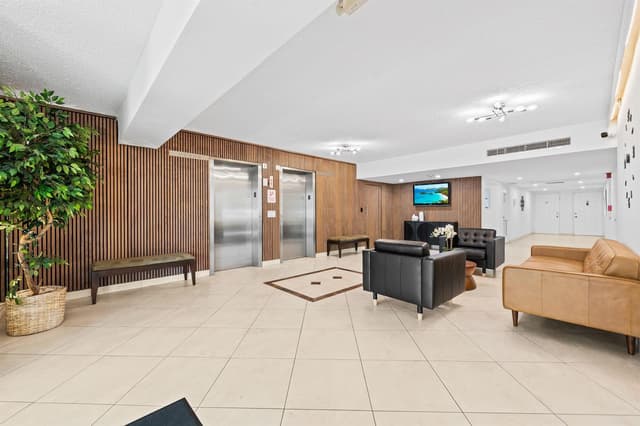 3960 Oaks Clubhouse Drive # 304, Pompano Beach FL 33069 - Pompano Beach, FL - Photo 2