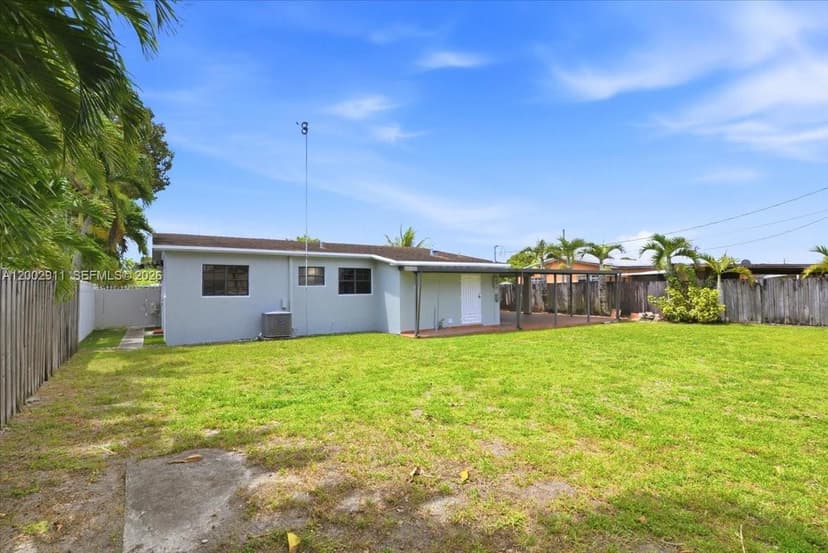 687 W 39th Pl, Hialeah FL 33012