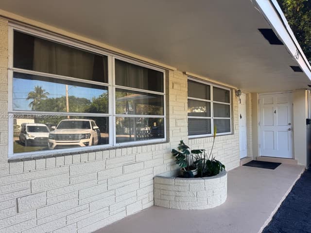 2051 NE 25th Ave, Pompano Beach FL 33062 - Pompano Beach, FL - Photo 3
