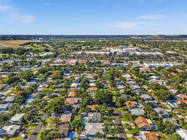 2051 NE 25th Ave, Pompano Beach FL 33062 - Pompano Beach, FL - Photo 4