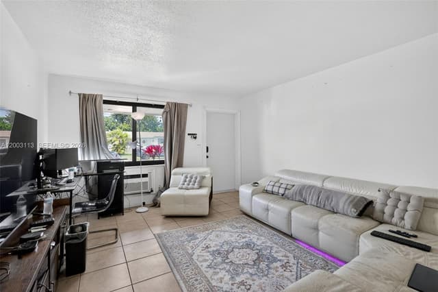5814 Cleveland St, Hollywood FL 33021 - Hollywood, FL - Photo 6