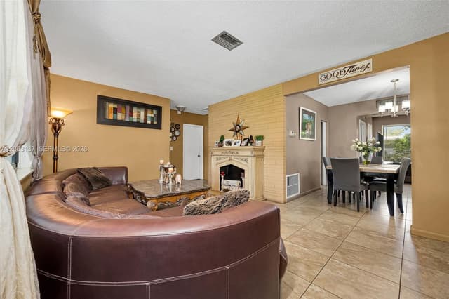 2630 Everglades Dr, Miramar FL 33023 - Miramar, FL - Photo 6