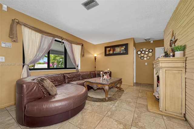 2630 Everglades Dr, Miramar FL 33023 - Miramar, FL - Photo 7