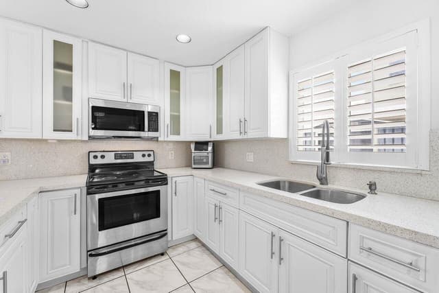 331 NW 101st Terrace, Pembroke Pines FL 33026 - Pembroke Pines, FL - Photo 6