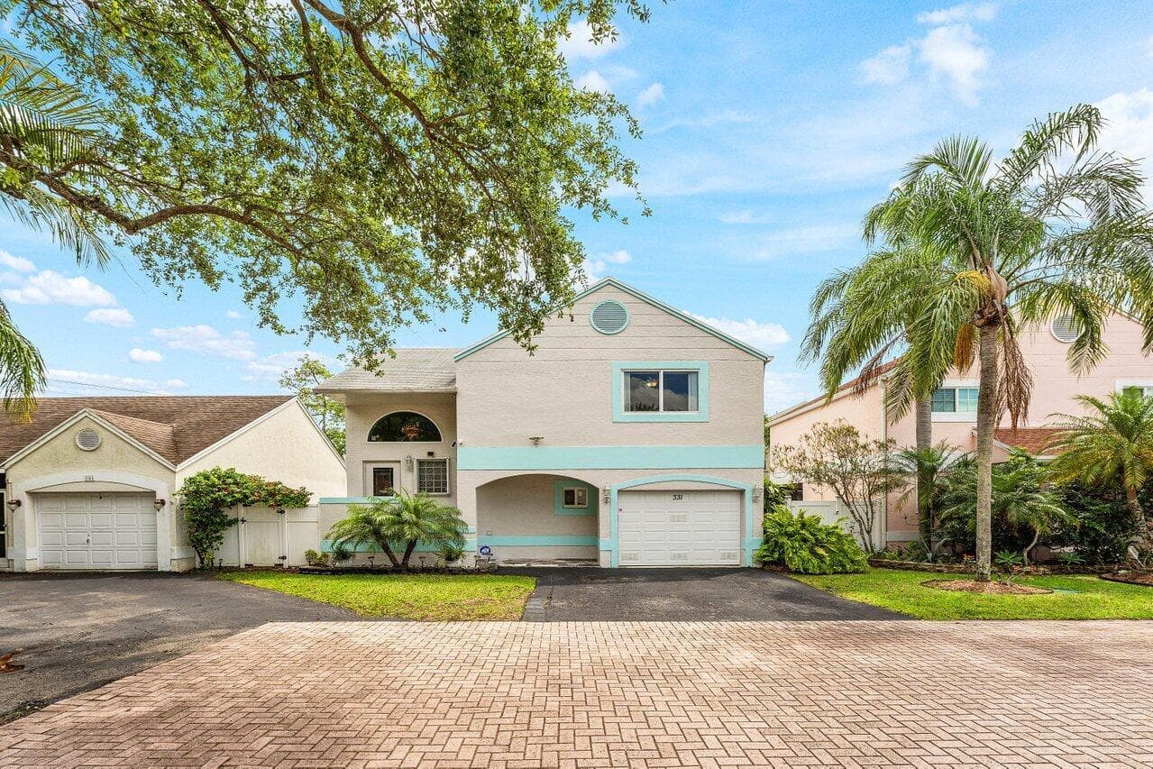 331 NW 101st Terrace, Pembroke Pines FL 33026 - Pembroke Pines, FL - Photo 1