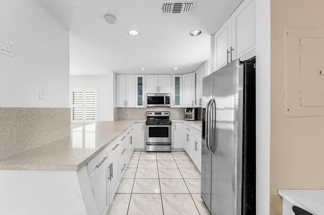 331 NW 101st Terrace, Pembroke Pines FL 33026 - Pembroke Pines, FL - Photo 5