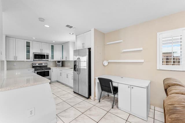 331 NW 101st Terrace, Pembroke Pines FL 33026 - Pembroke Pines, FL - Photo 4