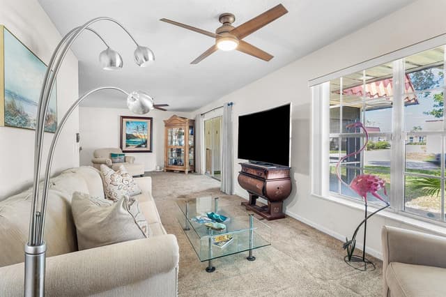 852 Salem Lane, Lake Worth FL 33467 - Lake Worth, FL - Photo 6