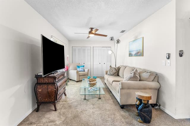 852 Salem Lane, Lake Worth FL 33467 - Lake Worth, FL - Photo 5