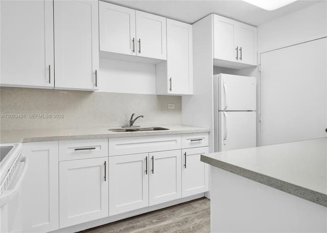 5555 Collins Ave # 3C, Miami Beach FL 33140 - Miami Beach, FL - Photo 4