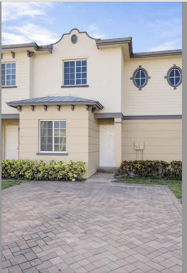 1219 Lucaya Drive, Riviera Beach FL 33404 - Riviera Beach, FL - Photo 2