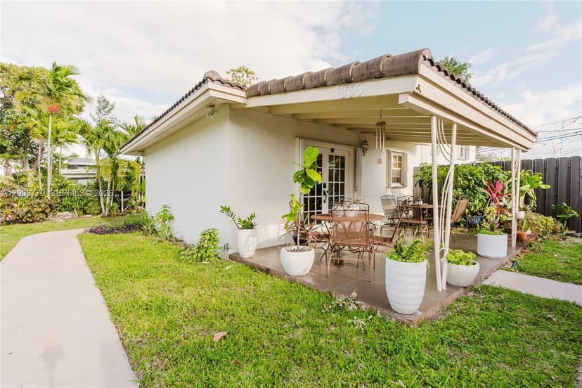 1300 NE 204th St, Miami FL 33179