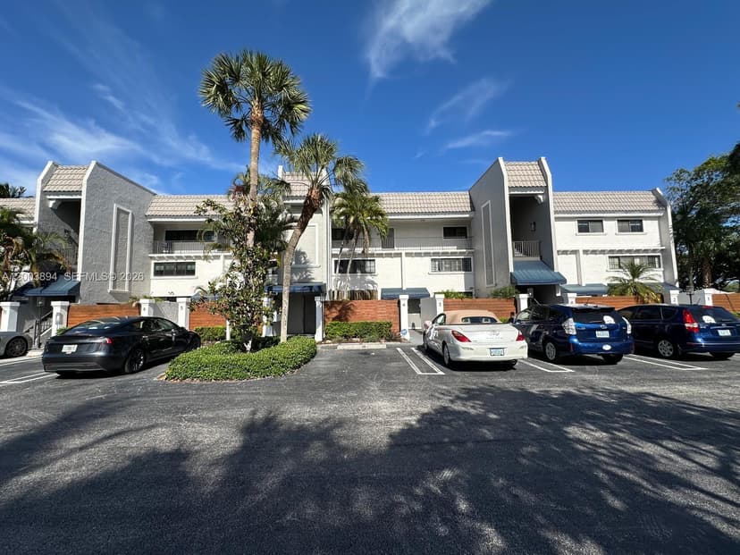 801 Palm Trl # 10, Delray Beach FL 33483