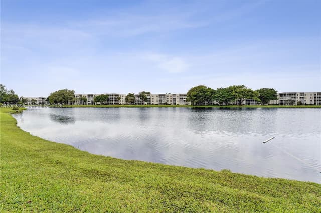1530 Whitehall Dr # 302, Davie FL 33324 - Davie, FL - Photo 2
