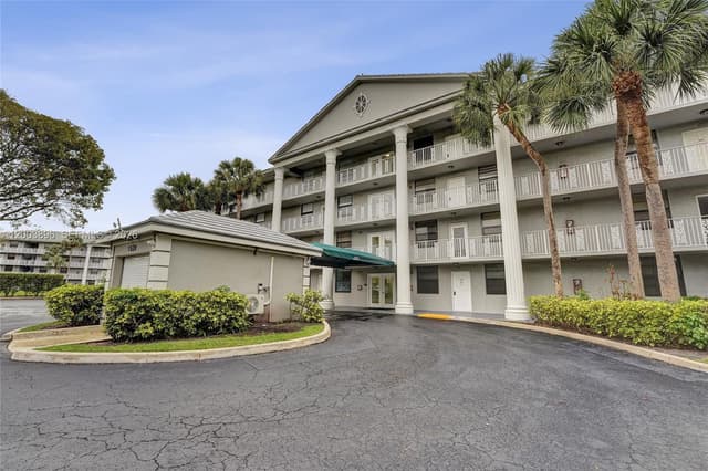 1530 Whitehall Dr # 302, Davie FL 33324 - Davie, FL - Photo 5
