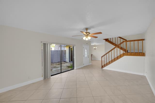 128 Lake Arbor Drive, Palm Springs FL 33461 - Palm Springs, FL - Photo 7
