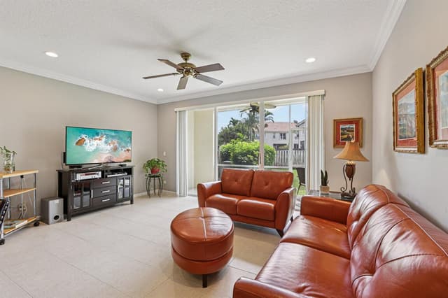 9070 Tremezzo Lane, Boynton Beach FL 33472 - Boynton Beach, FL - Photo 7