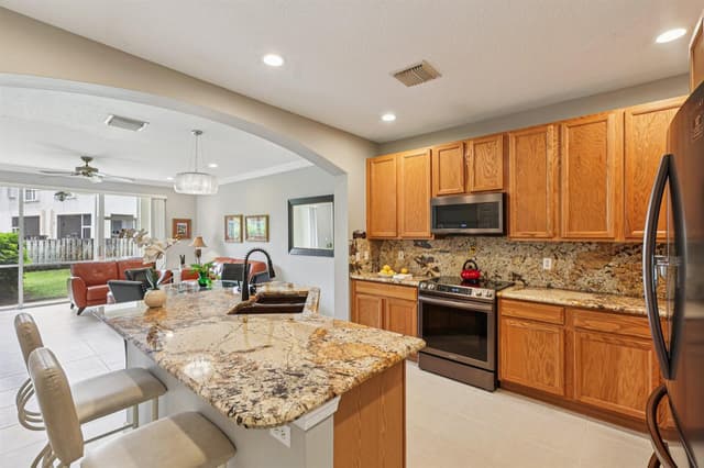 9070 Tremezzo Lane, Boynton Beach FL 33472 - Boynton Beach, FL - Photo 5