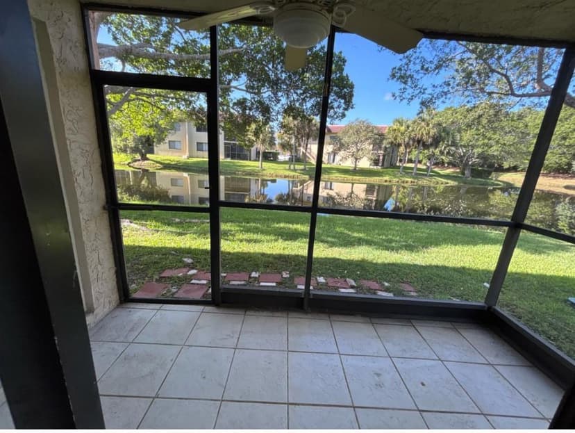 235 Lakeview Drive # 104, Weston FL 33326
