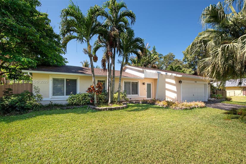 8480 SW 180th St, Palmetto Bay FL 33157