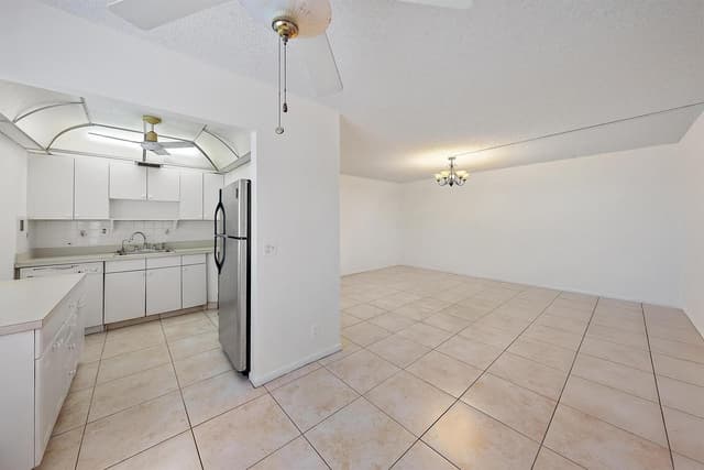 869 S Flanders S, Delray Beach FL 33484 - Delray Beach, FL - Photo 2