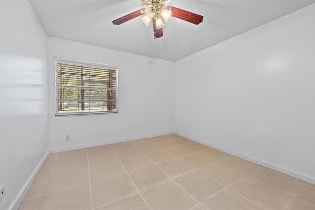 869 S Flanders S, Delray Beach FL 33484 - Delray Beach, FL - Photo 5