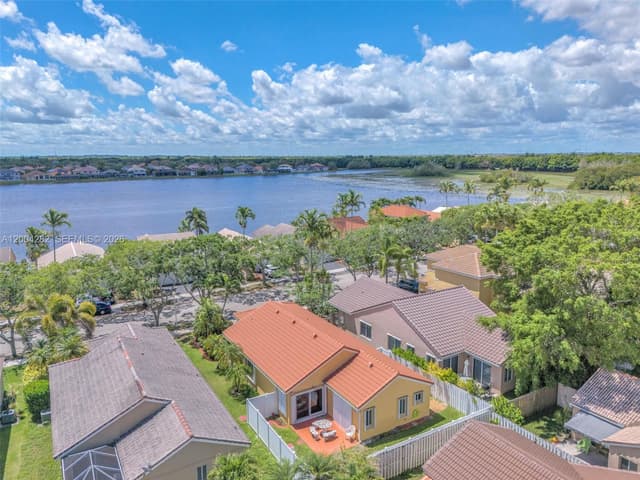 1600 Salerno Cir, Weston FL 33327 - Weston, FL - Photo 5