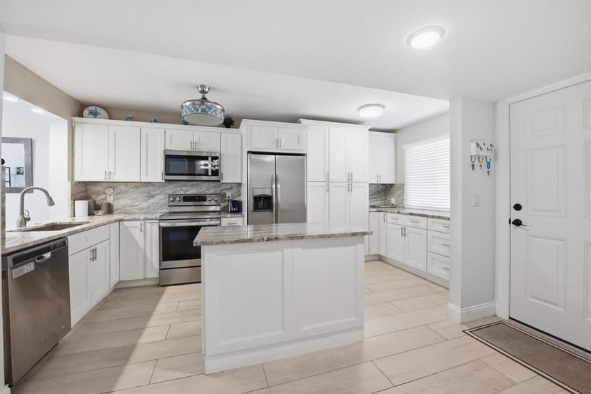 3138 Via Poinciana # 306, Lake Worth FL 33467