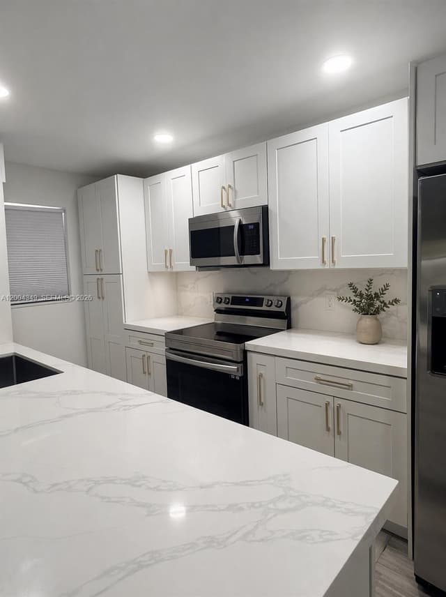 200 High Point Ct E # D, Delray Beach FL 33445 - Delray Beach, FL - Photo 2