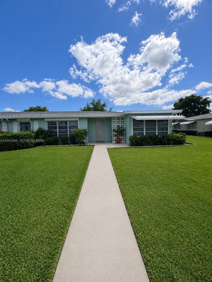 200 High Point Ct E # D, Delray Beach FL 33445 - Delray Beach, FL - Photo 1