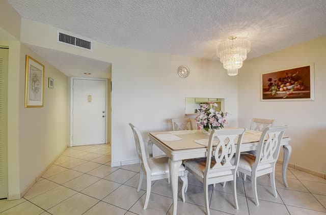 5370 Las Verdes Circle # 324, Delray Beach FL 33484 - Delray Beach, FL - Photo 6