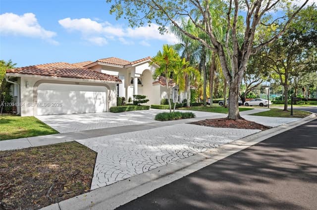 765 Bayside Ln, Weston FL 33326 - Weston, FL - Photo 3