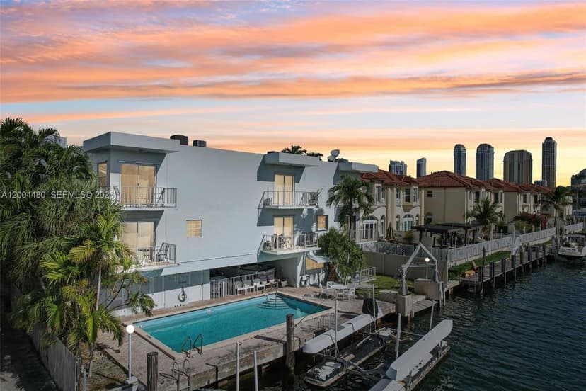 3862 NE 171st St, North Miami Beach FL 33160