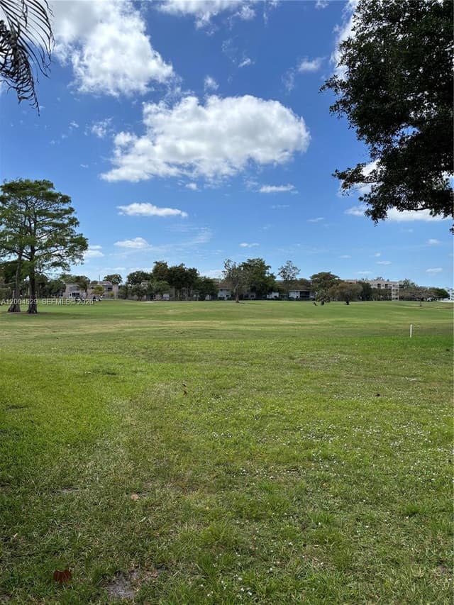 1045 Country Club Dr # 307, Margate FL 33063 - Margate, FL - Photo 2