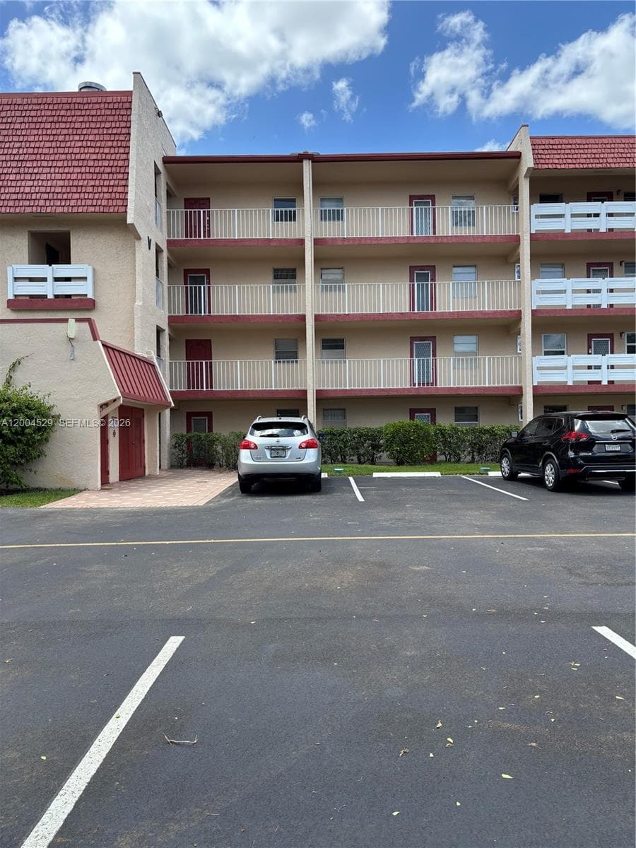 1045 Country Club Dr # 307, Margate FL 33063 - Margate, FL - Photo 1
