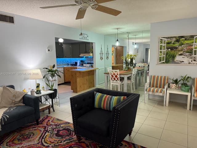 208 Pine Hov Cir # 2, Green Acres FL 33463 - Green Acres, FL - Photo 2