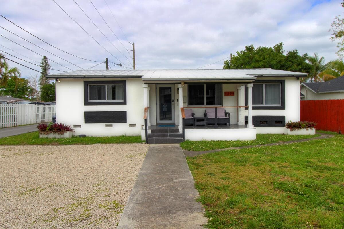 1324 N 24th Avenue, Hollywood FL 33020 - Hollywood, FL - Photo 1