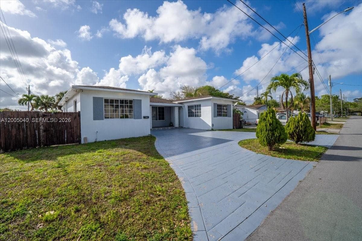 740 SW 7th Ave, Hallandale Beach FL 33009