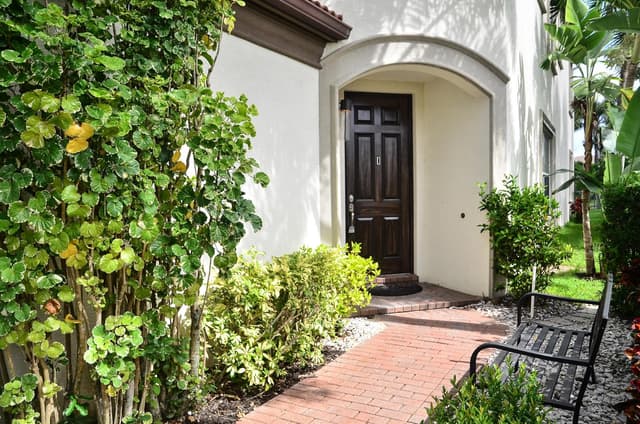 9720 Phipps Lane, Wellington FL 33414 - Wellington, FL - Photo 2
