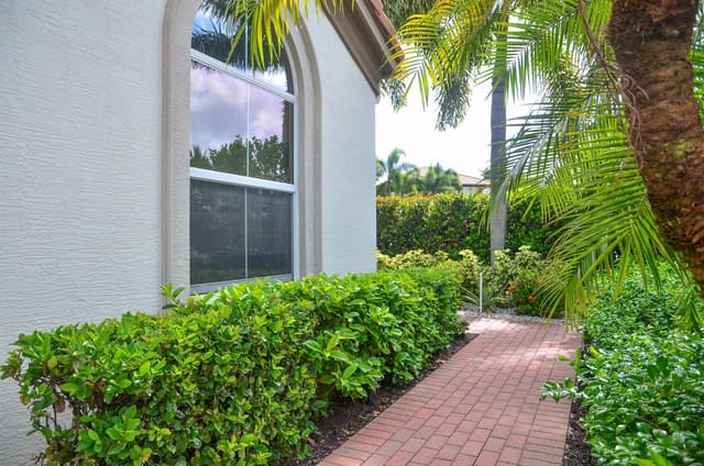 9720 Phipps Lane, Wellington FL 33414 - Wellington, FL - Photo 3