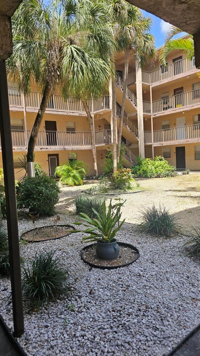 2840 Somerset Drive # 418m, Lauderdale Lakes FL 33311