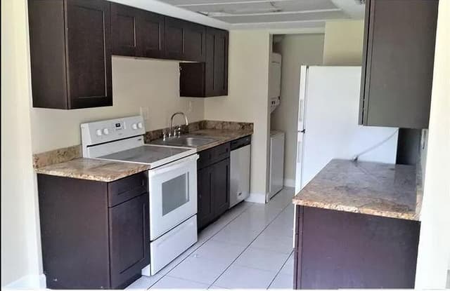 5710 NW 21st Street # b, Lauderhill FL 33313 - Lauderhill, FL - Photo 3